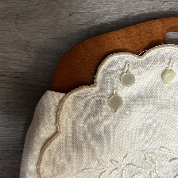 Vintage Linen Handmade Handbag Purse White Wooden Handle With Flower Embroidery - Picture 4 of 10